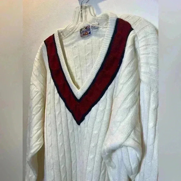 patrician Other - Vintage Patrician preppy V-neck cable sweater size XL
White maroon and navy
